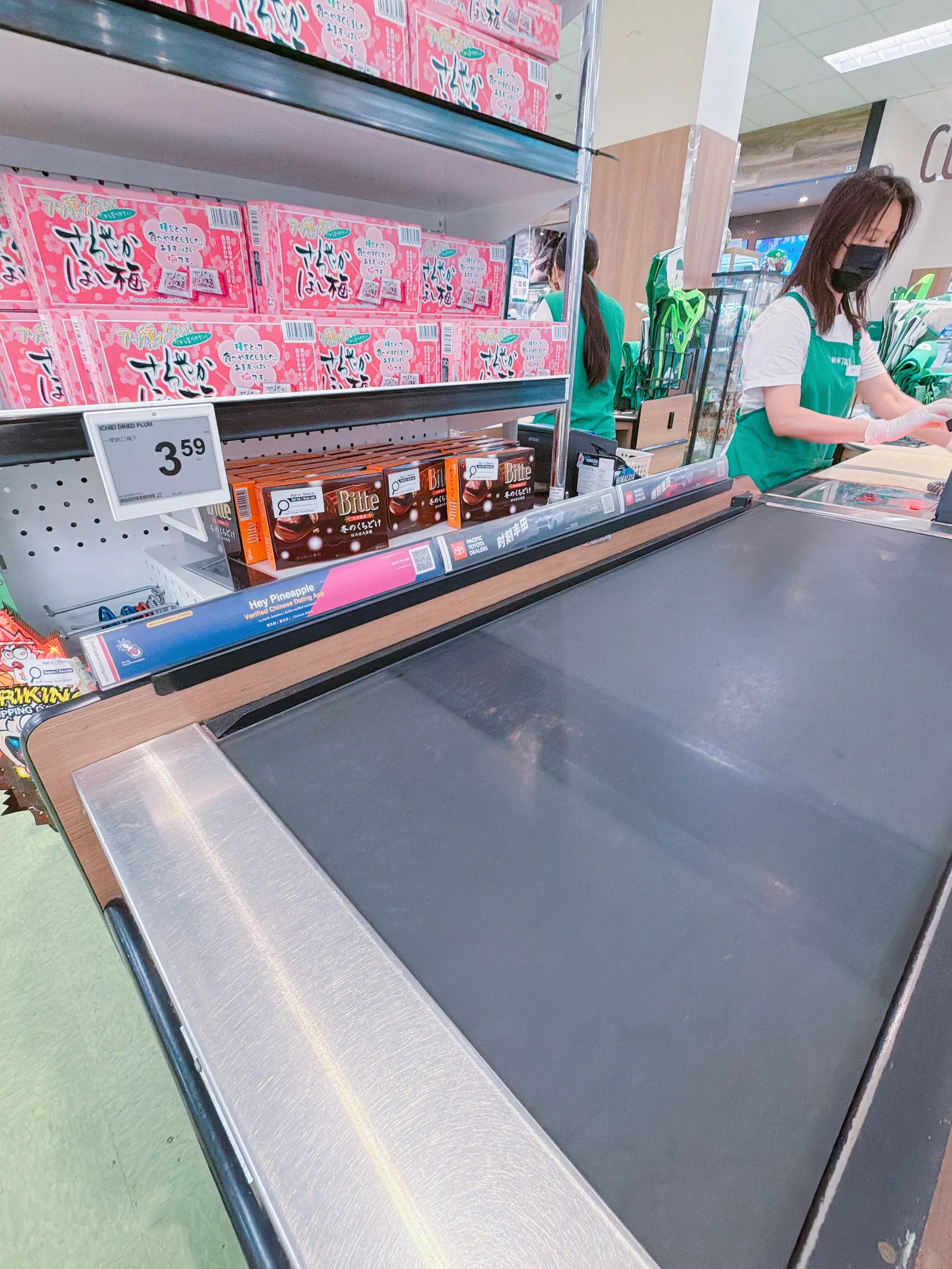 Hey Pineapple ad bar at T&T Richmond Lansdowne / Kwantlen, photo 2